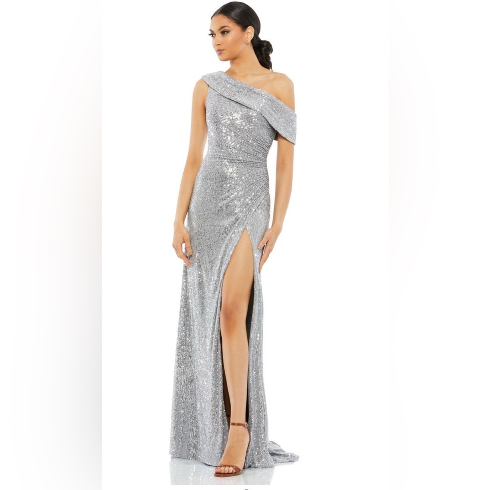 Mac Duggal Size 12 Silver Cold Shoulder Sequin gown NWT
